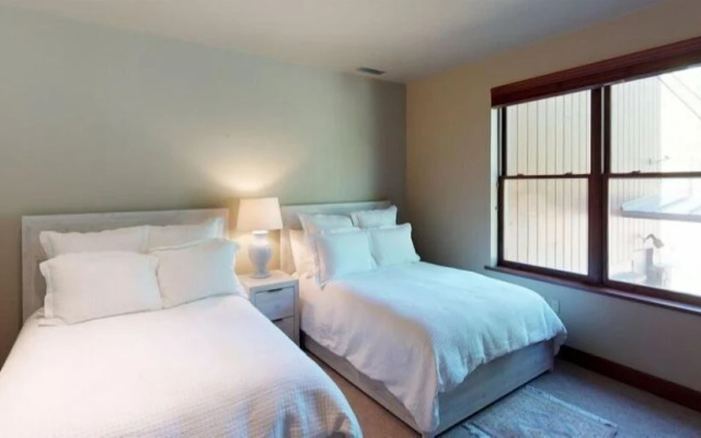 photo 4 of Westhaven 3 Bedroom Luxury Condo in Cascade Village, Steps to Chair Lift