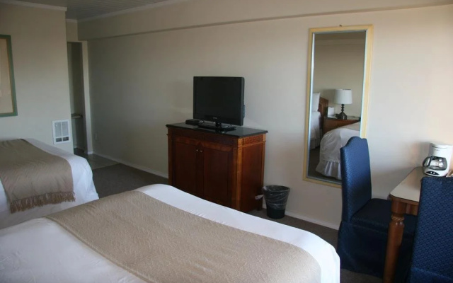 photo 3 of Westport Inn