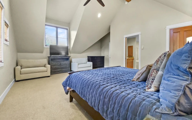 photo 3 of Westridge Chalet 4 Bedroom Townhouse by RedAwning