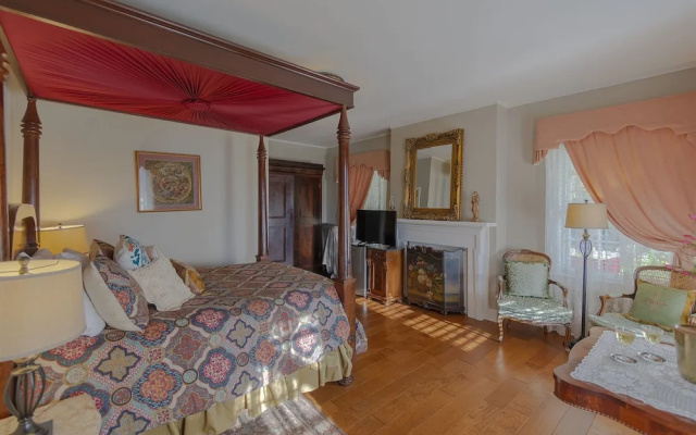 photo 4 of Weymouth Hall B&B