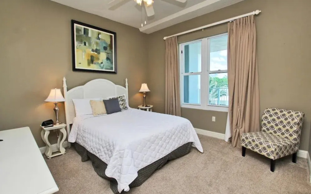 photo 2 of Wharf 412 - 2 Br condo