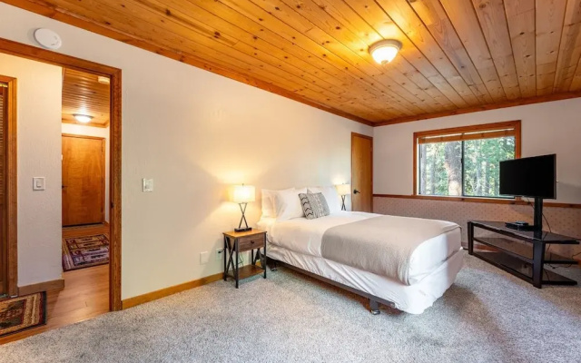 photo 4 of Whiskey Springs by Avantstay Classic Cabin Near Tahoe Donner Ski Area!