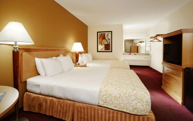 photo 4 of Whispering Hills Inn