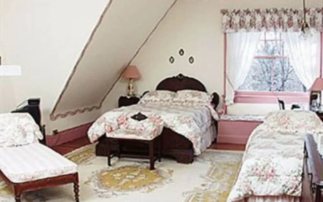 photo 5 of Whistler's Inn Bed & Breakfast