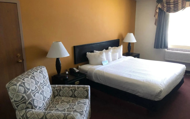 photo 3 of White Lake Inn And Suites