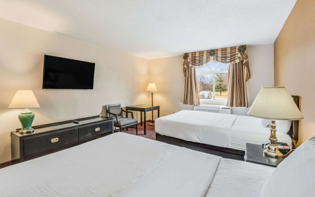 photo 3 of Econo Lodge Whitehall near Michigan's Adventure
