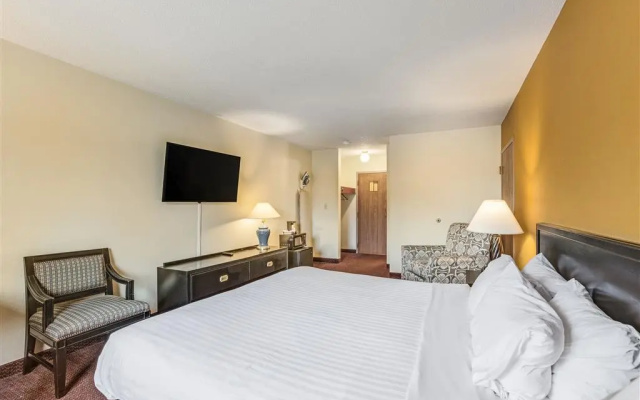 photo 5 of Econo Lodge Whitehall near Michigan's Adventure