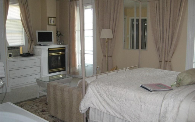 photo 2 of White Lilac Inn