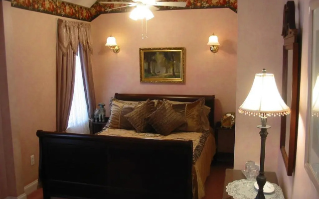 photo 3 of White Lilac Inn