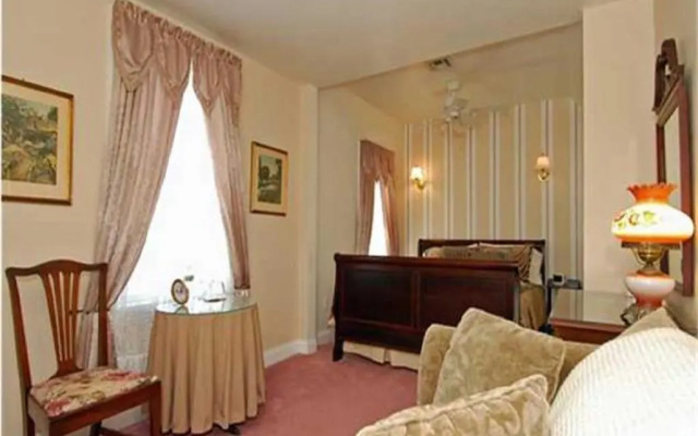 photo 4 of White Lilac Inn