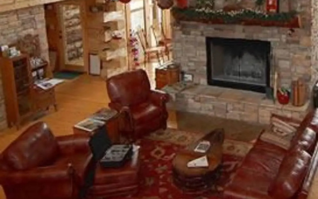 photo 2 of White River Lodge Bed and Breakfast