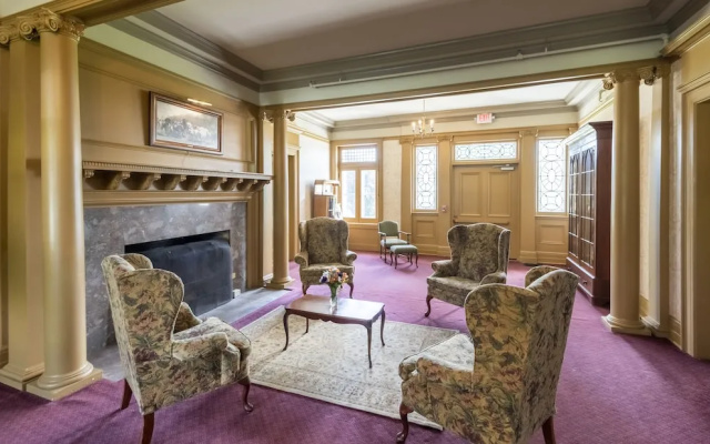 photo 2 of White Springs Manor a Belhurst Property