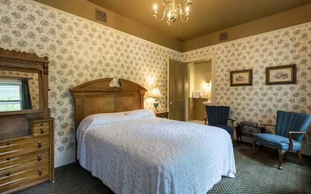 photo 5 of White Springs Manor a Belhurst Property