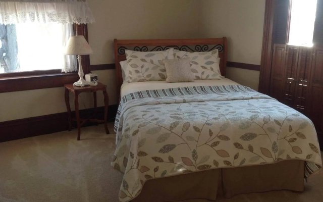 photo 2 of White Swan Inn Bed & Breakfast