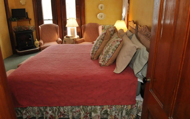 photo 3 of White Swan Inn Bed & Breakfast