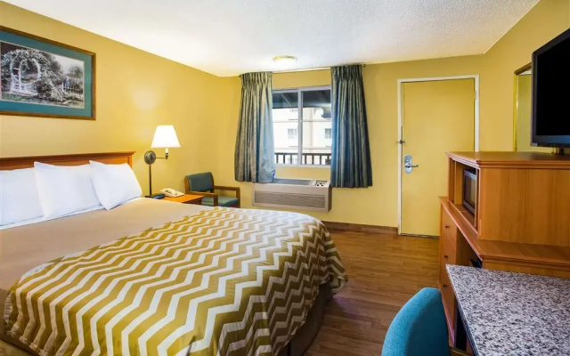 photo 5 of Travelodge by Wyndham Tacoma Near McChord AFB