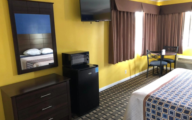 photo 4 of Whittier Travel Inn