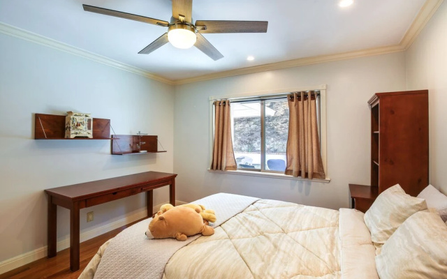 photo 3 of Whittier Vacation Rental: Close to Hiking Trails!