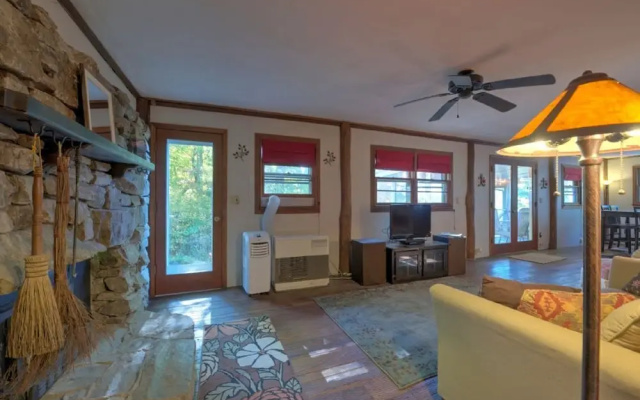 photo 2 of Wildflower Mountain Cottage - 3 Br Home