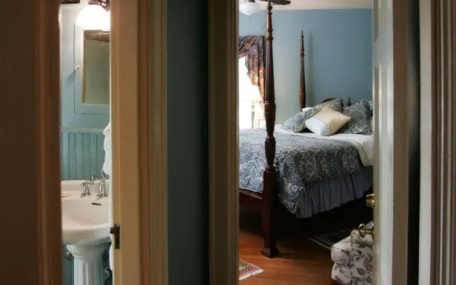 photo 2 of Williamsburg Manor B&B