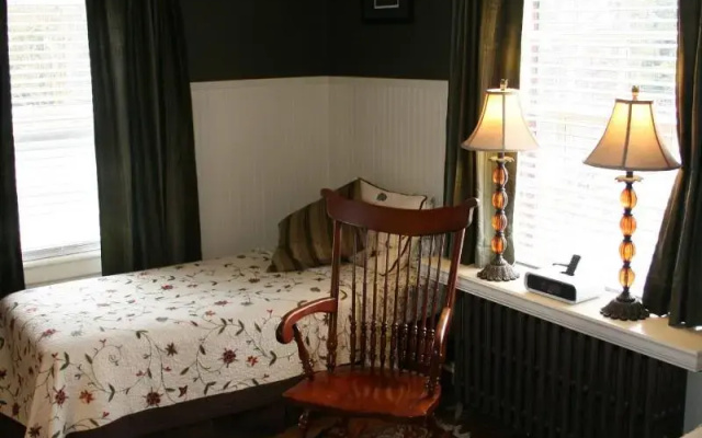 photo 3 of Williamsburg Manor B&B