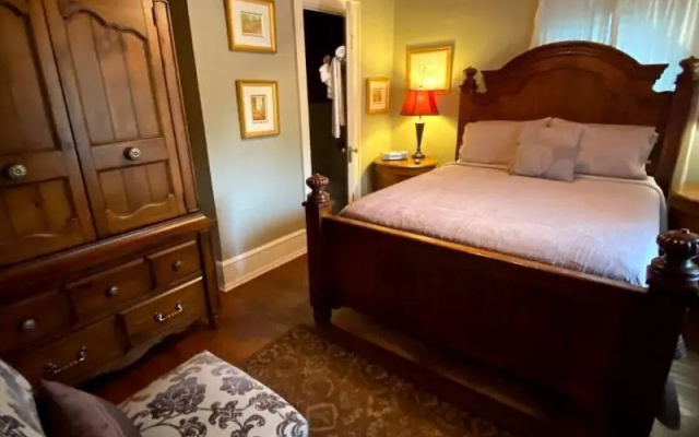 photo 5 of Williamsburg Manor B&B