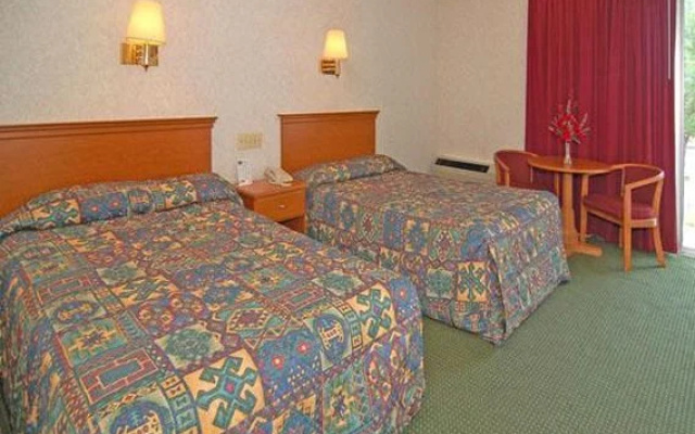 photo 2 of Williamsburg Travel Inn