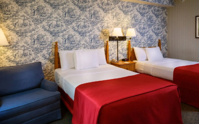 photo 3 of Williamsburg Woodlands Hotel & Suites, an official Colonial Williamsburg Hotel