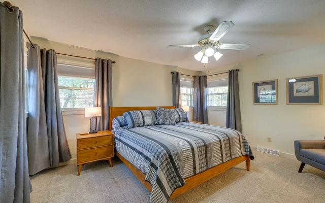 photo 2 of Wilmington Rental ~ 4 Mi to Wrightsville Beach!