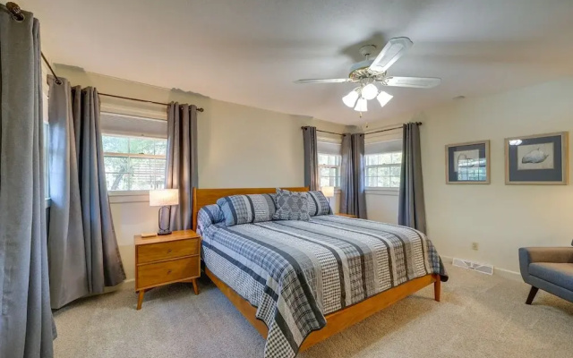 photo 5 of Wilmington Rental ~ 4 Mi to Wrightsville Beach!