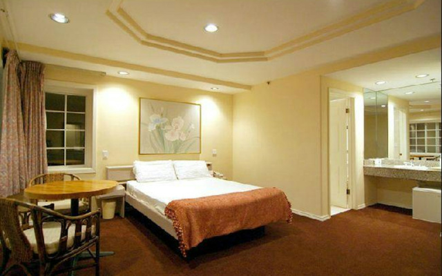 photo 4 of Wilshire Crest Hotel Los Angeles