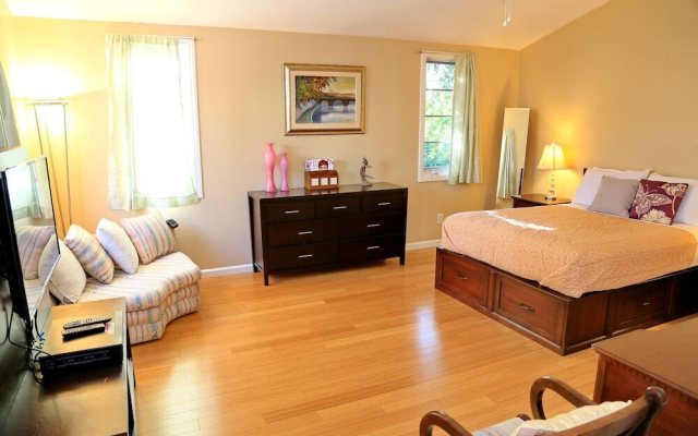 photo 3 of Wilshire Vista One Bedroom Vacation House - RUD 82201