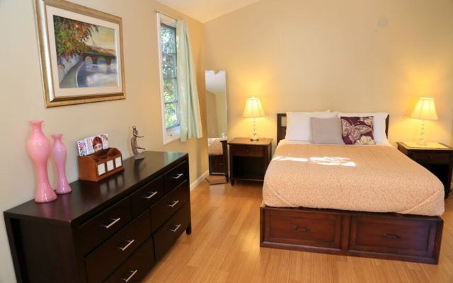 photo 4 of Wilshire Vista One Bedroom Vacation House - RUD 82201