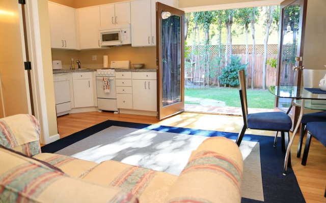 photo 5 of Wilshire Vista One Bedroom Vacation House - RUD 82201