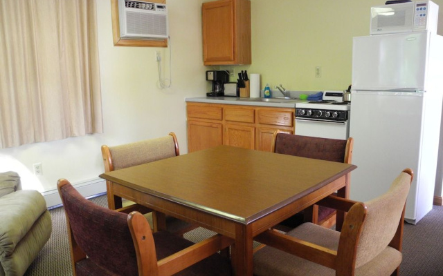 photo 5 of Wilson Lake Inn Hotel
