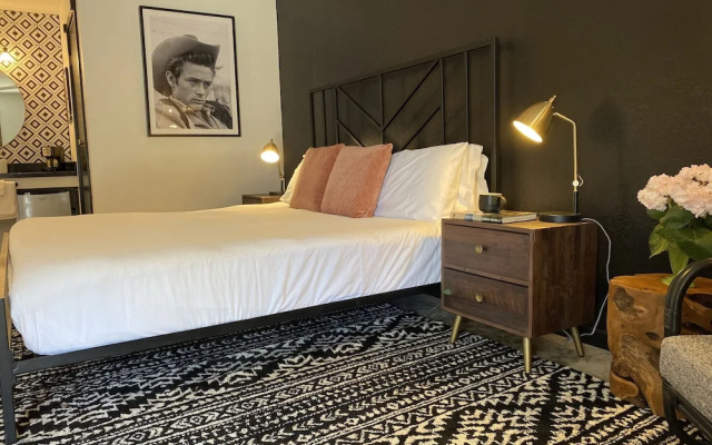 photo 4 of Wimberley Inn