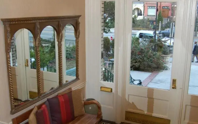 photo 2 of Windsor Inn Hotel