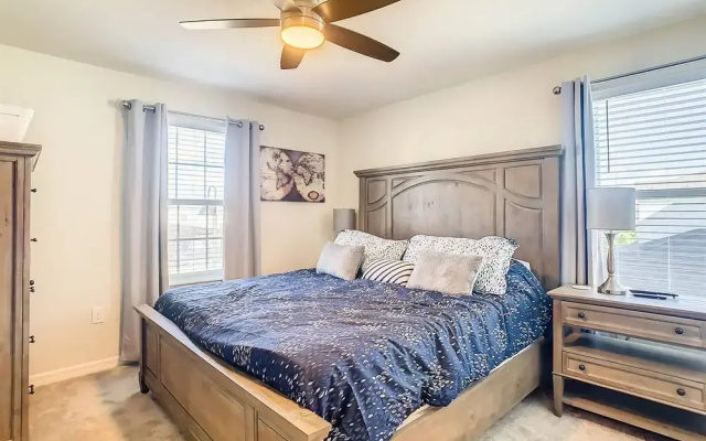 photo 3 of Windsor Island 7br, Free Pool Heat, 5min Walk To L