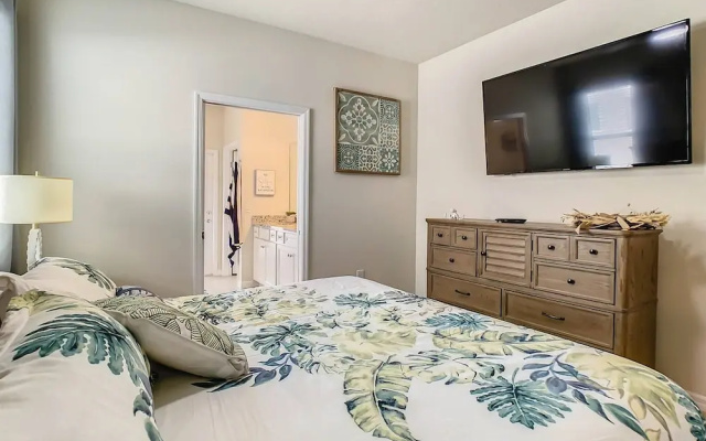 photo 4 of Windsor Island 7br, Free Pool Heat, 5min Walk To L