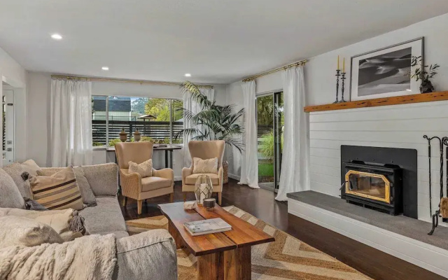 photo 3 of Wine Country Estate by Avantstay Pool, Spa, Barn