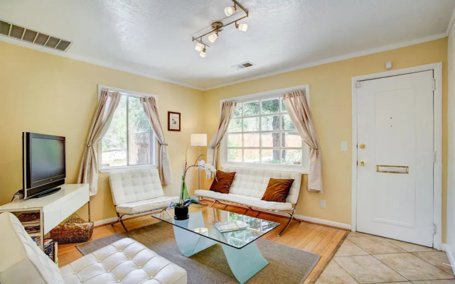 photo 5 of Wine Country Gem 2 Bedrooms 1 Bathroom Home