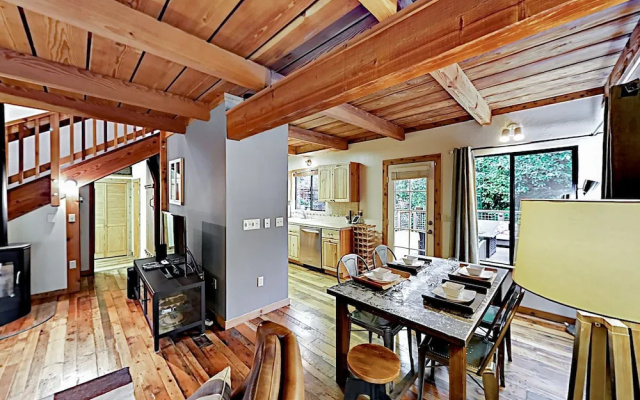 photo 2 of Wine Country Retreat - 3 Br Home