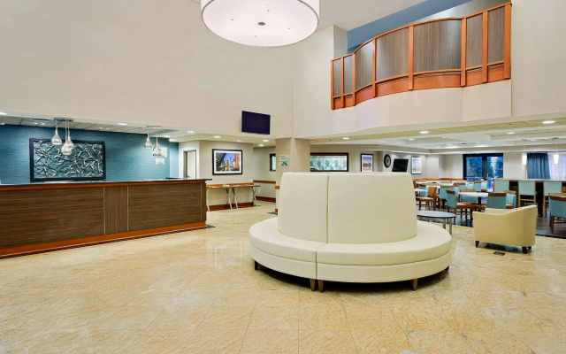 photo 2 of Comfort Inn & Suites Arlington Heights