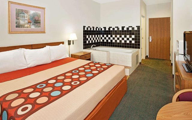 photo 5 of Comfort Inn & Suites Arlington Heights