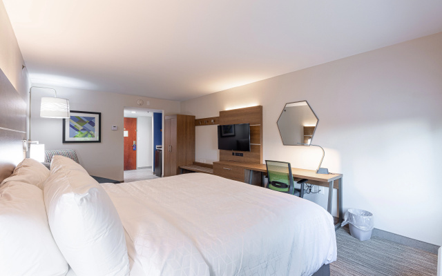 photo 3 of Holiday Inn Express & Suites Arlington North - Stadium Area by IHG