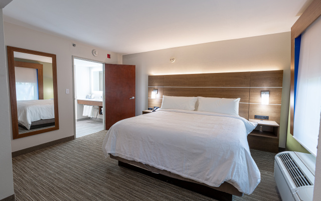 photo 5 of Holiday Inn Express & Suites Arlington North - Stadium Area by IHG