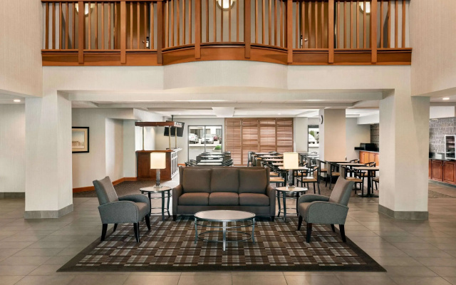 photo 2 of Wingate by Wyndham - Cincinnati - Blue Ash