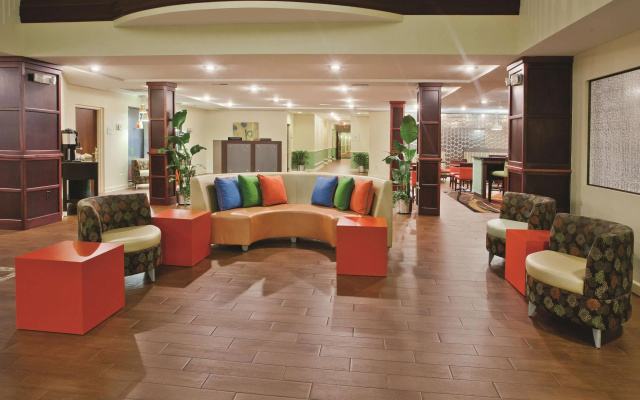 photo 2 of La Quinta Inn & Suites by Wyndham Florence