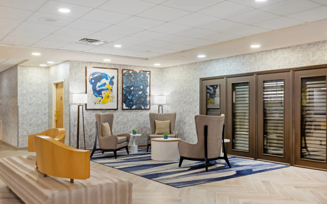 photo 2 of Comfort Inn & Suites Greenville Near East Carolina University