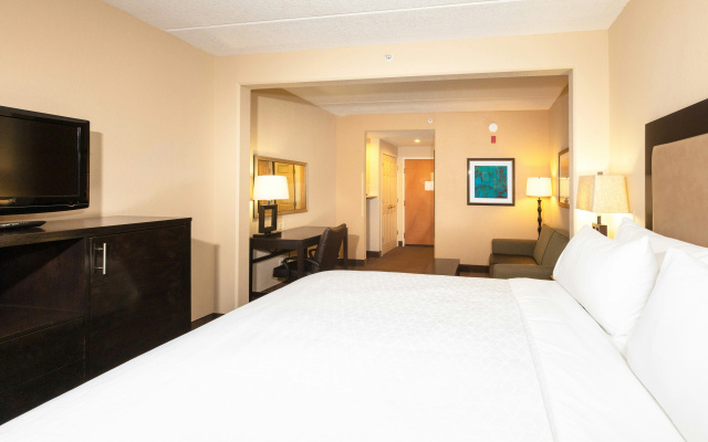 photo 4 of Holiday Inn Express & Suites Jacksonville Airport by IHG
